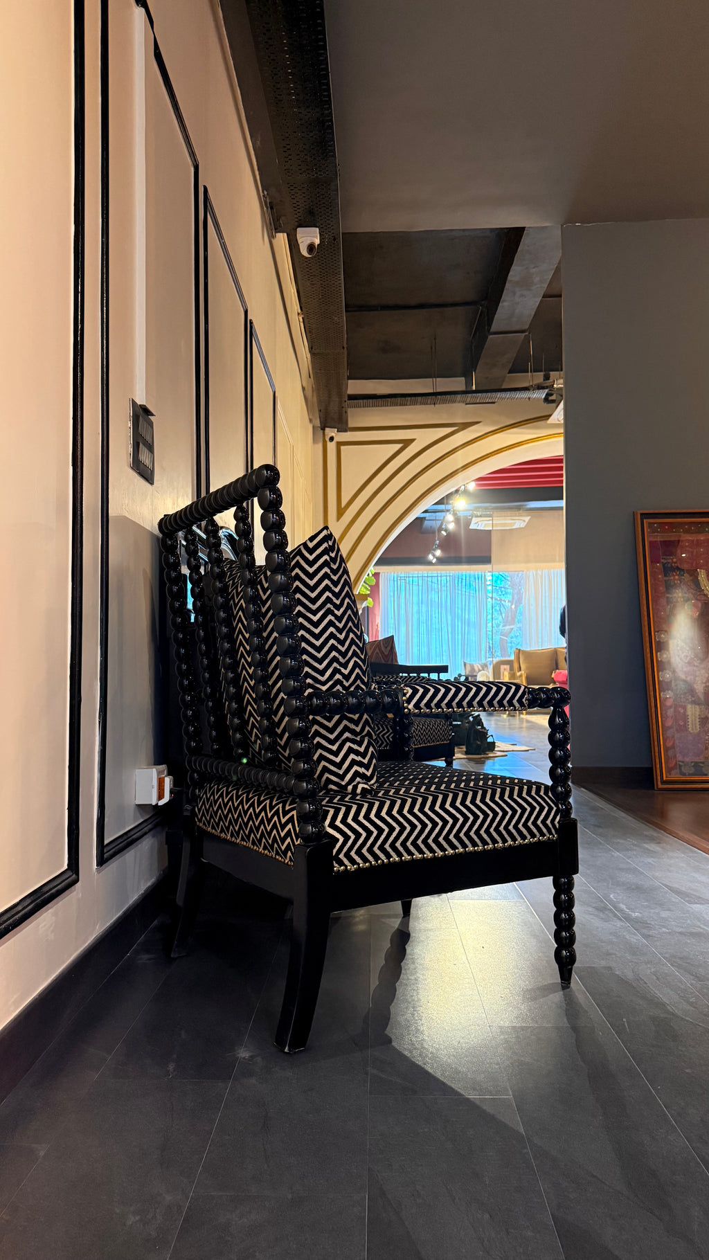 Sonarvan Black arm chair