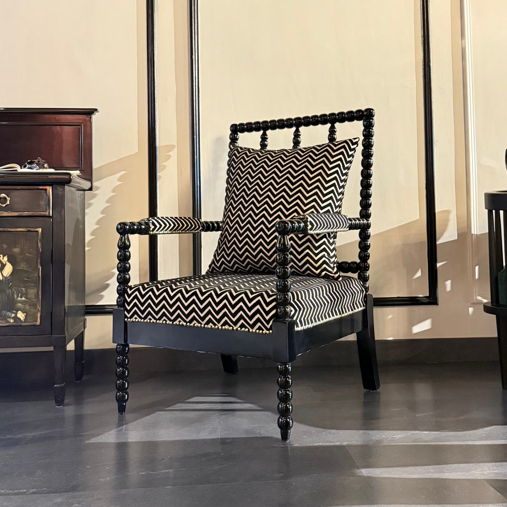 Sonarvan Black arm chair